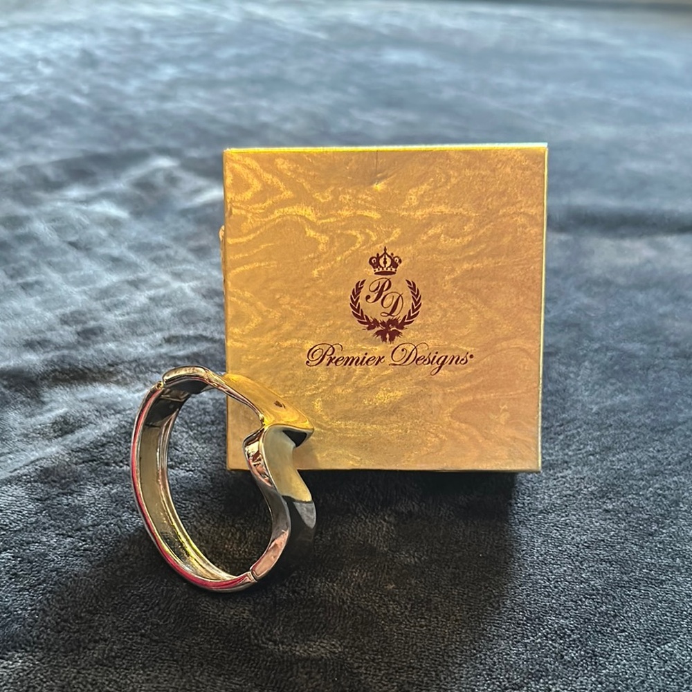 Premier Designs Bracelet